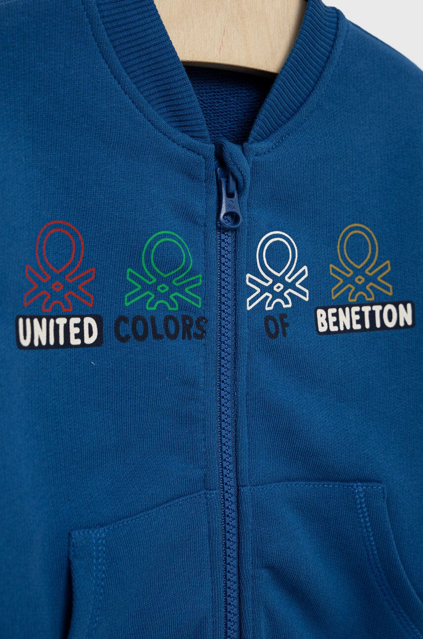 United Colors of Benetton Детски памучен суичър в розово с качулка с десен - Pepit.bg