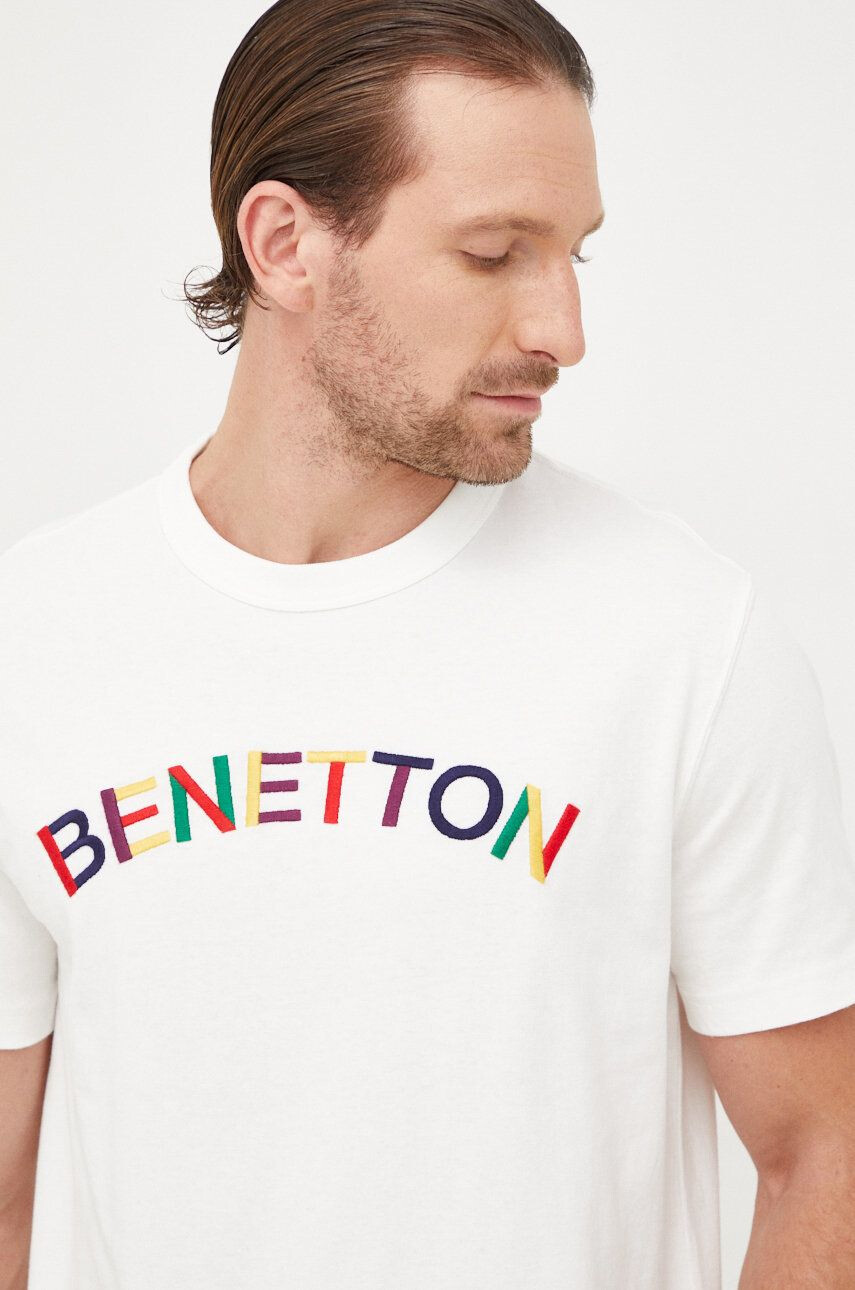 United Colors of Benetton Памучна тениска в бяло с апликация - Pepit.bg