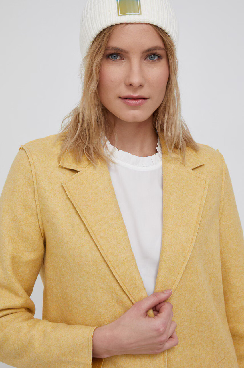 Vero Moda Палто в жълто с преходна изолация - Pepit.bg