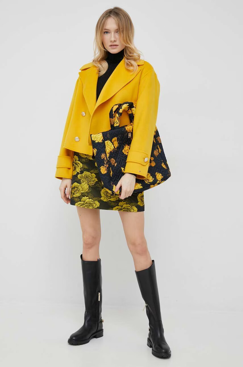 Vero Moda Пола в черно къс модел със стандартна кройка - Pepit.bg