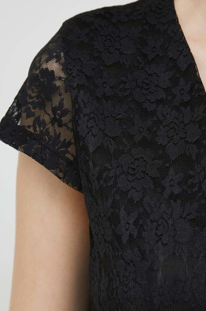 Vero Moda Рокля в черно къс модел разкроен модел - Pepit.bg