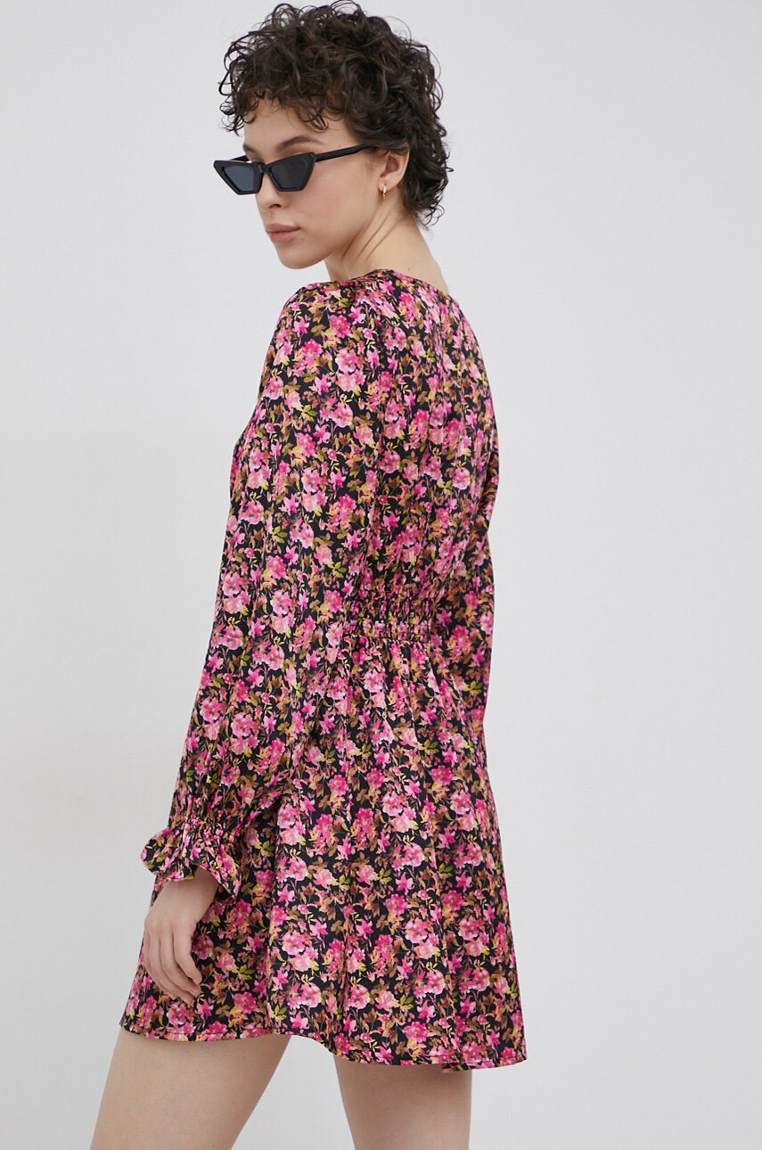 Vero Moda Рокля в розово къс модел разкроен модел - Pepit.bg