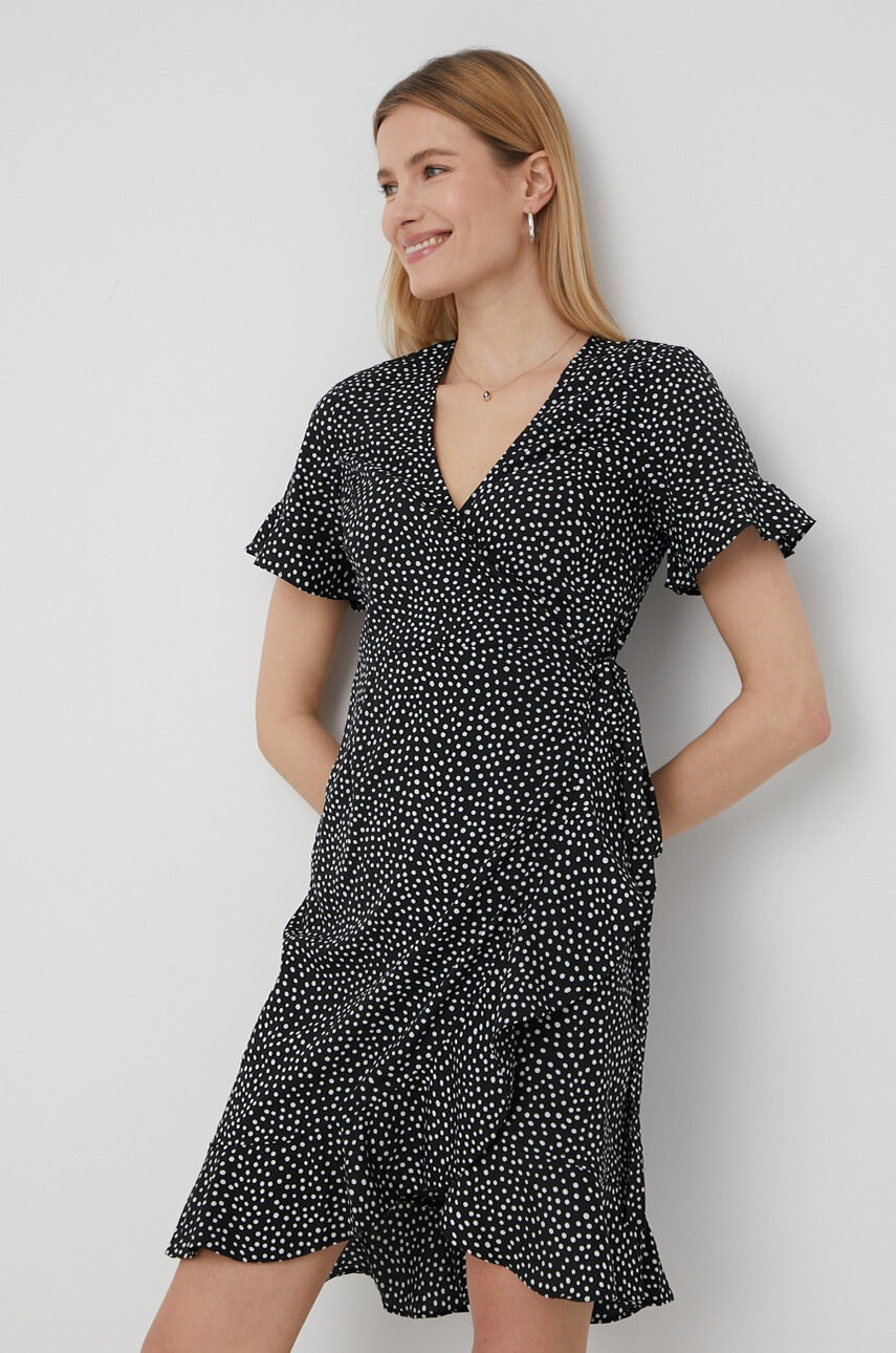 Vero Moda Рокля в черно къс модел разкроен модел - Pepit.bg