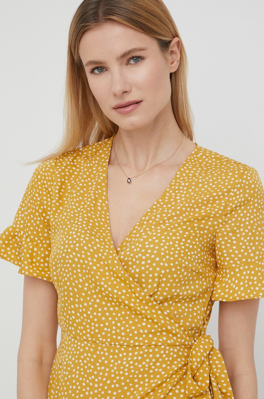 Vero Moda Рокля в жълто къс модел разкроен модел - Pepit.bg