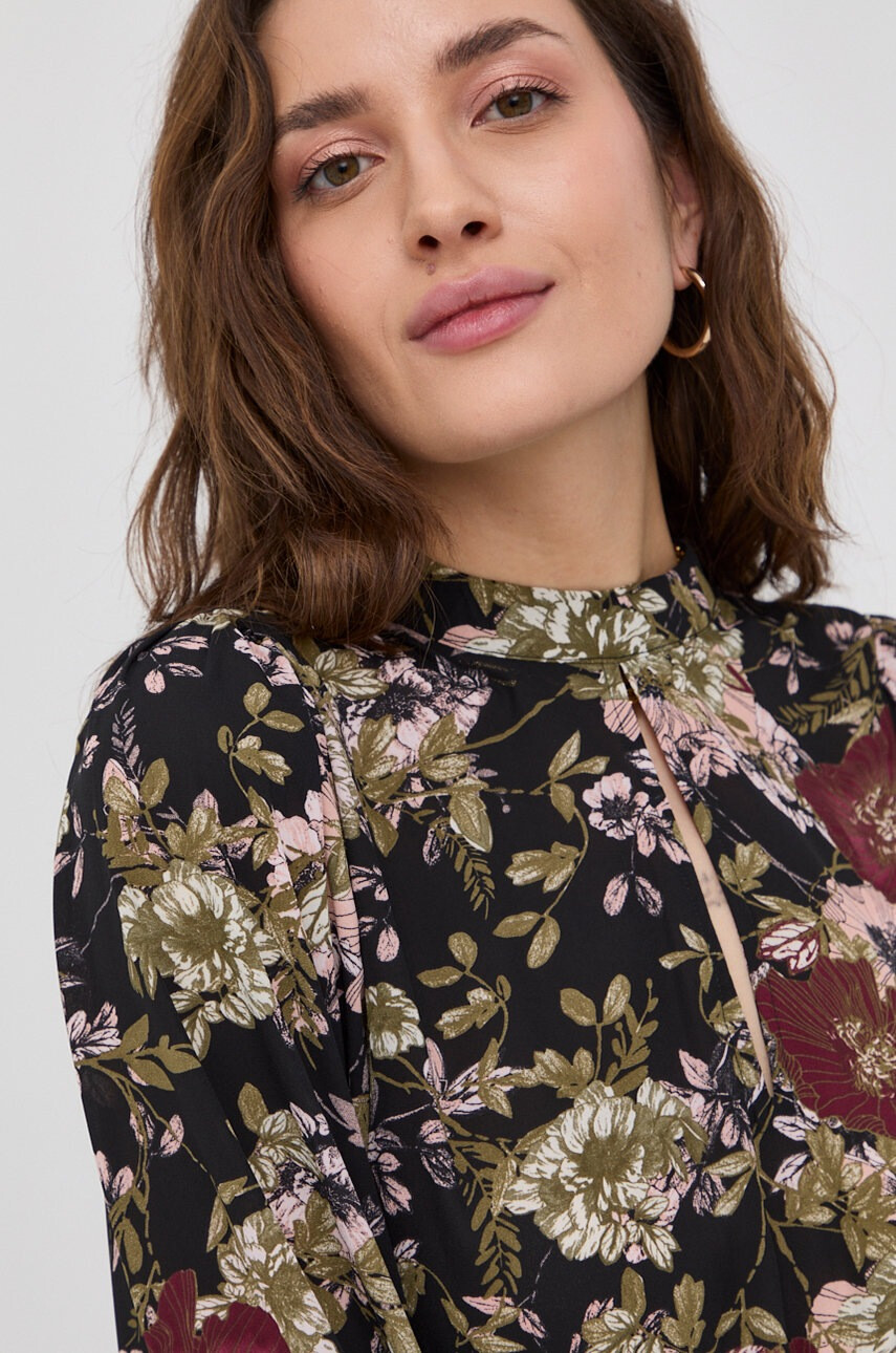 Vero Moda Рокля в черно къс модел разкроен модел - Pepit.bg