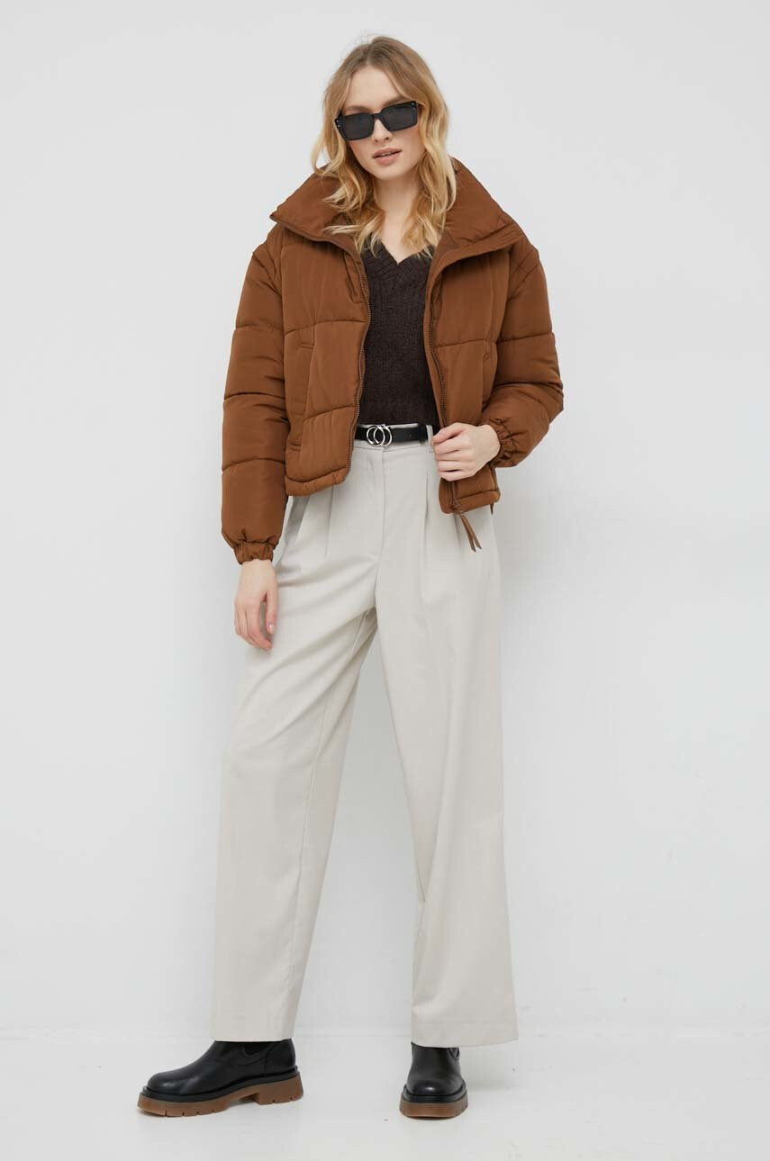 Vero Moda Яке в кафяво с преходна изолация - Pepit.bg