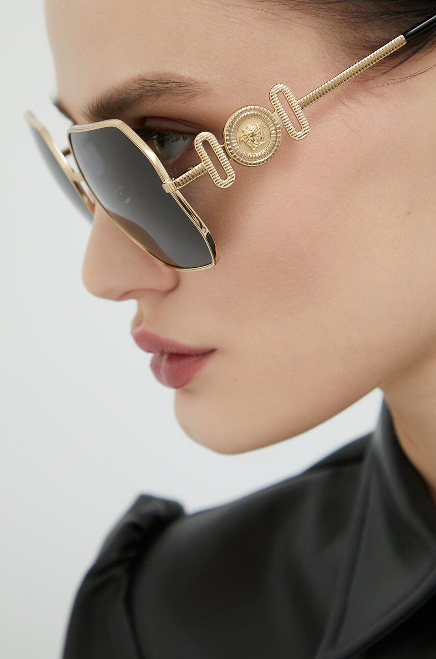 Versace Слънчеви очила в черно - Pepit.bg