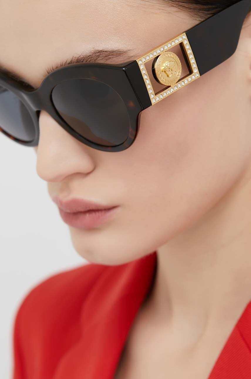 Versace Слънчеви очила в кафяво - Pepit.bg