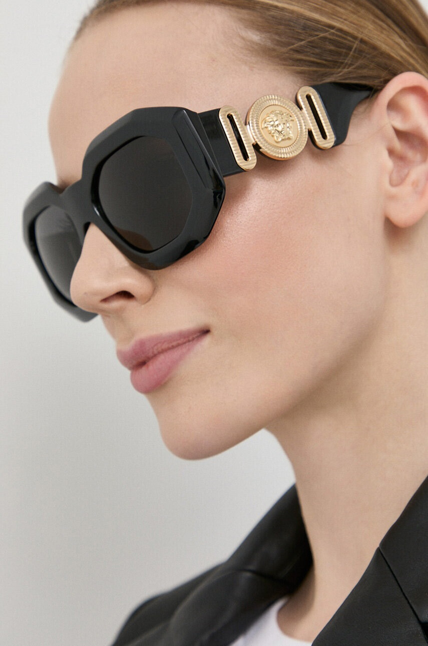 Versace Слънчеви очила в черно - Pepit.bg
