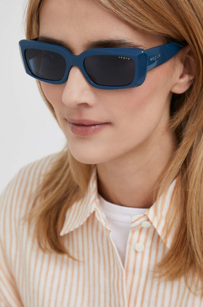 Vogue Слънчеви очила дамски в тъмносиньо - Pepit.bg