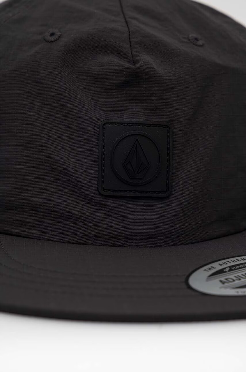Volcom Шапка с козирка в черно с изчистен дизайн - Pepit.bg