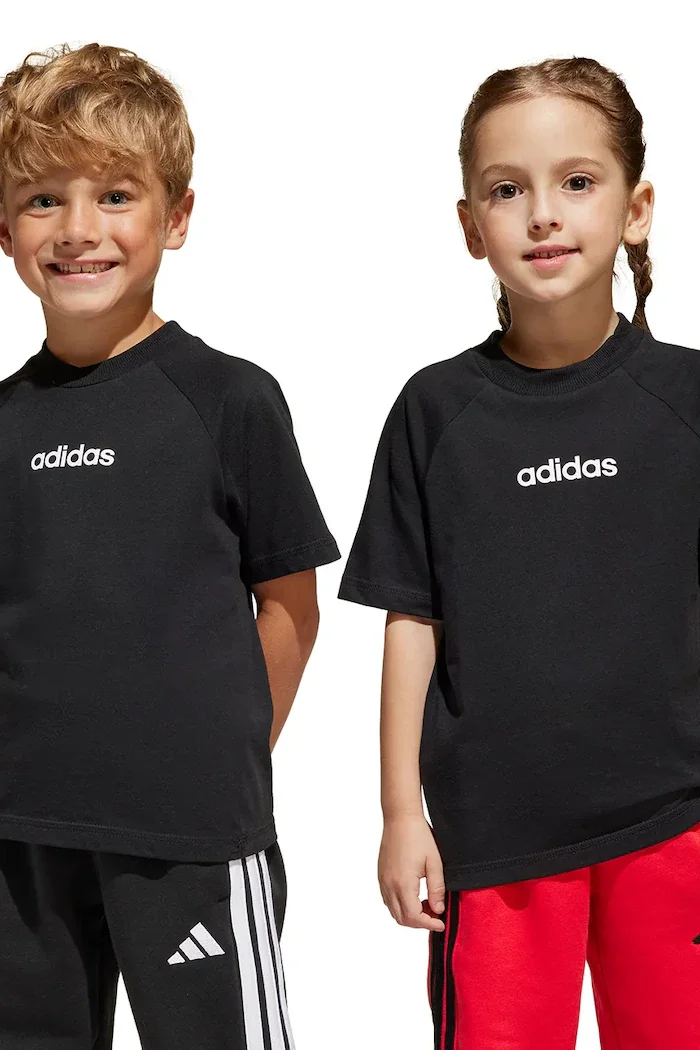 adidas Детска памучна тениска в черно с принт JC9753