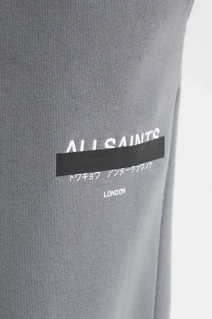 AllSaints панталони от памук мъжки в сиво с десен M035TB