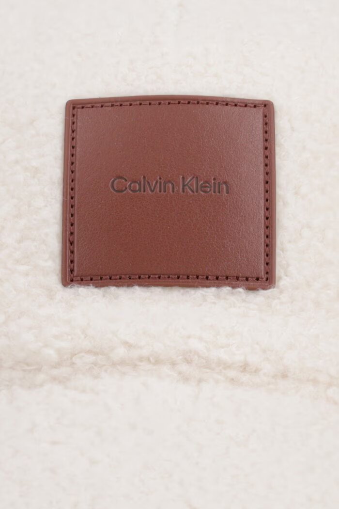 Calvin Klein бейзболна шапка дамска от полар бежова LV04F5096G