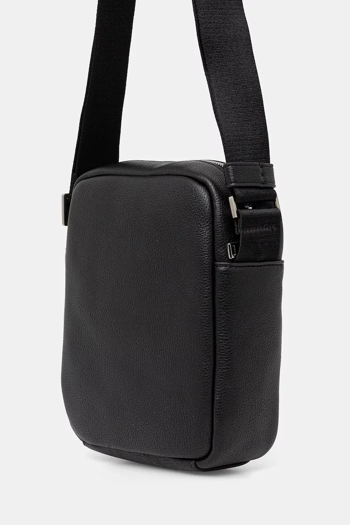 Calvin Klein чанта през рамо мъжка от имитация на кожа черна LV04D3160G