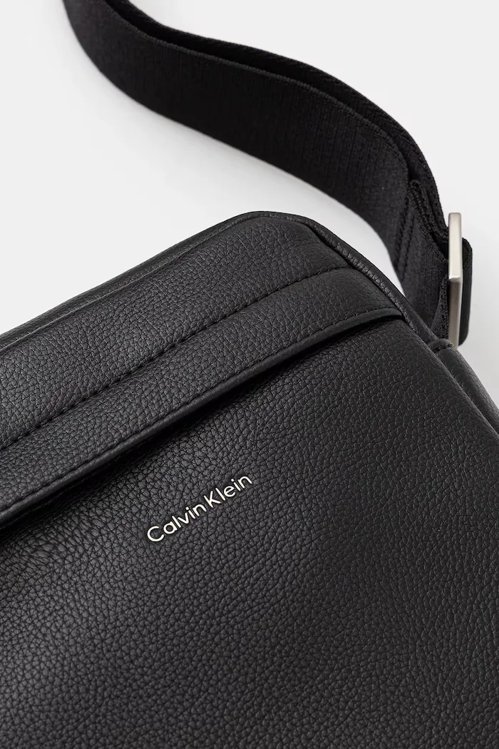 Calvin Klein чанта през рамо мъжка от имитация на кожа черна LV04D3160G