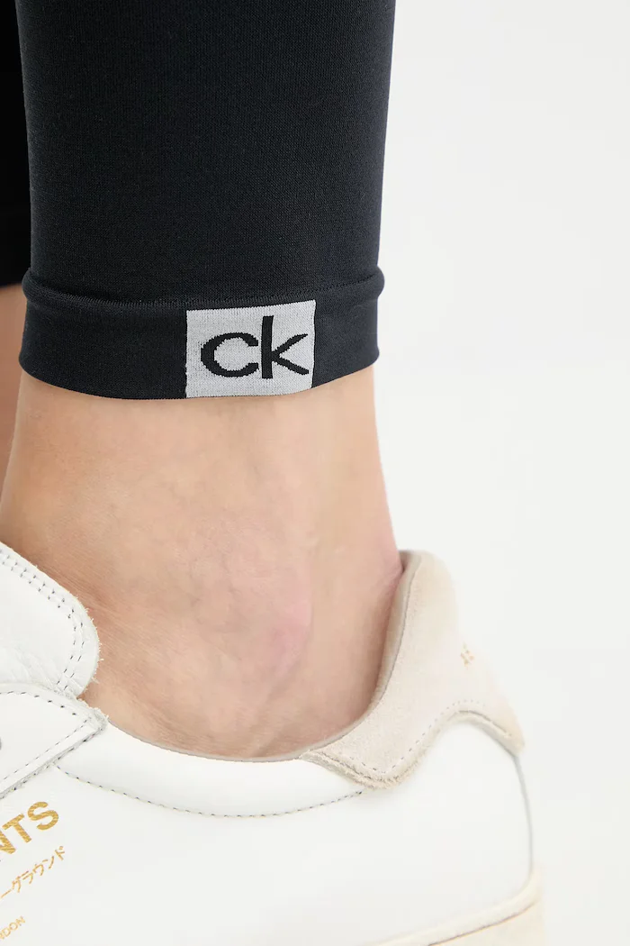 Calvin Klein Клин в черно с изчистен дизайн 701233681