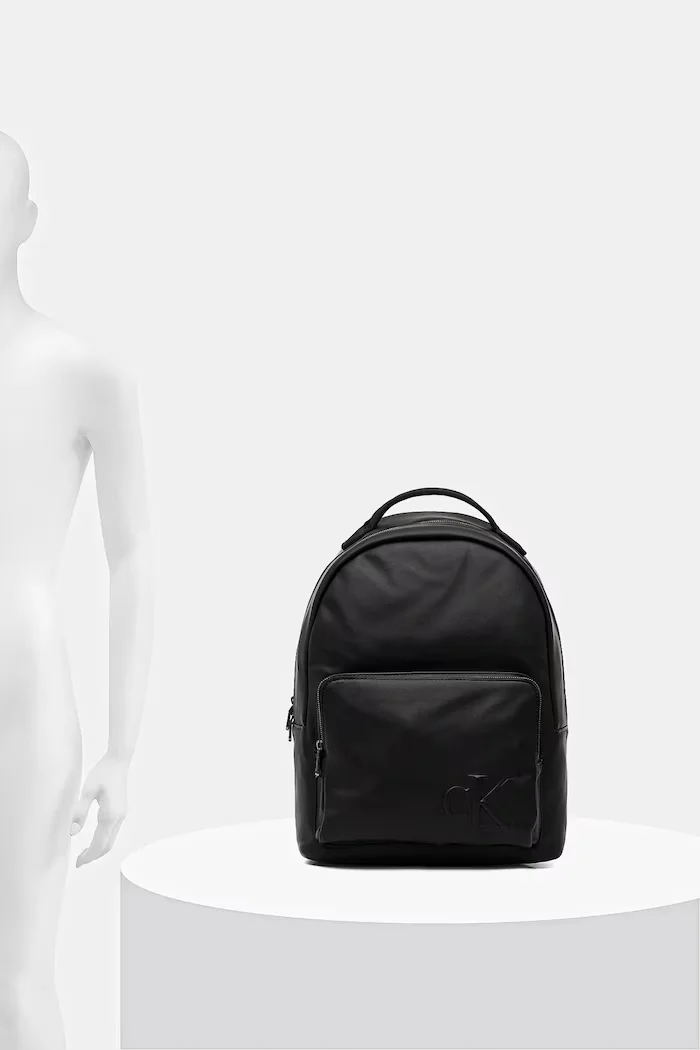 Calvin Klein Раница в черно голям размер с изчистен дизайн LV04D3246G