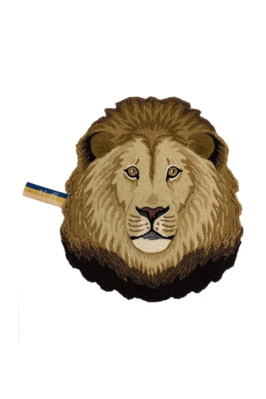 Doing Goods Вълнен килим Ari Lion Head 113 x 95 cm
