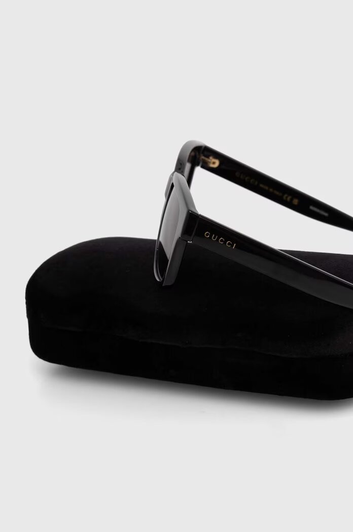 Gucci Слънчеви очила в черно GG1583S