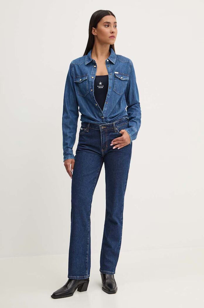 Guess Jeans Дънкова риза дамска в синьо с кройка по тялото с класическа яка W4YH35 D5EI3