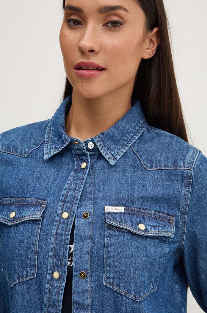 Guess Jeans Дънкова риза дамска в синьо с кройка по тялото с класическа яка W4YH35 D5EI3
