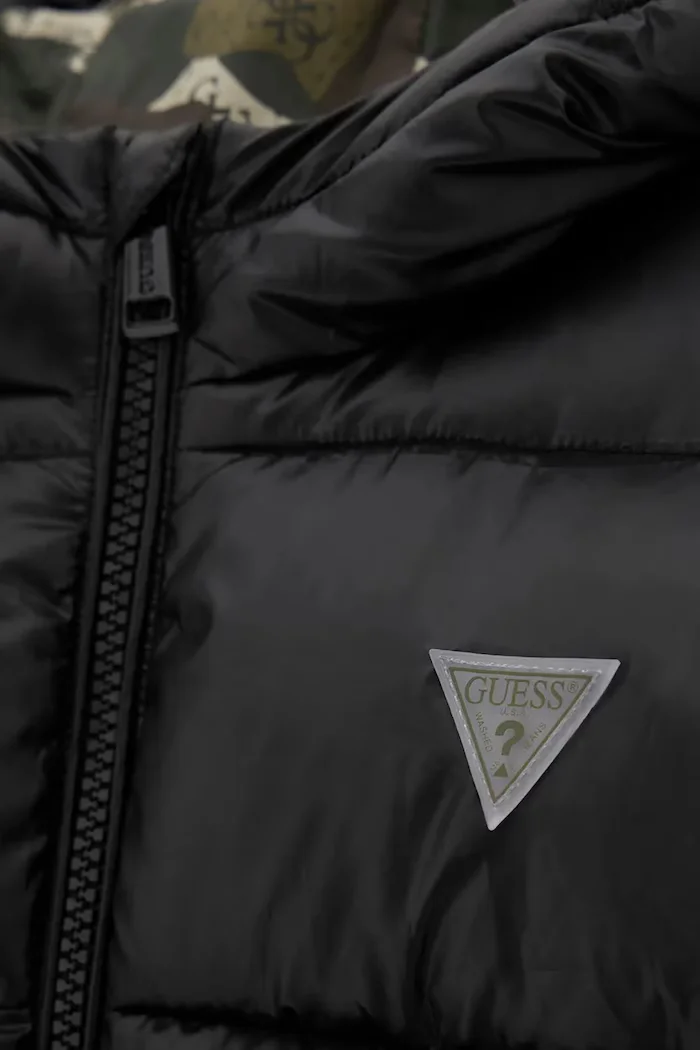 Guess капитонирано яке за деца черно L6YL01 W2655