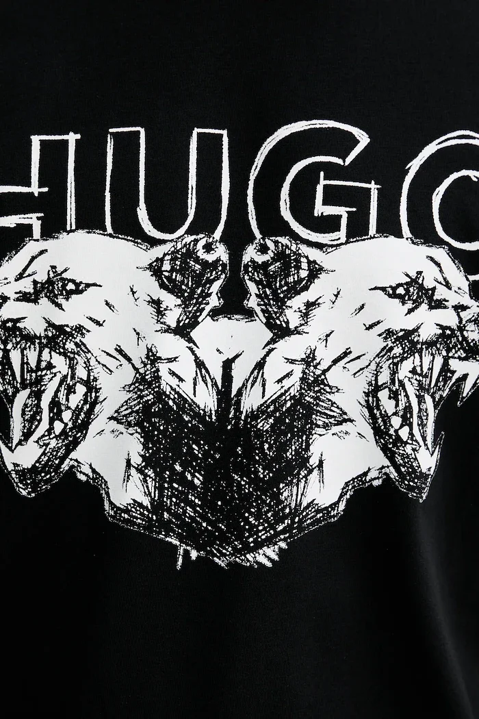 HUGO Памучна тениска Durro в черно с принт 50538257