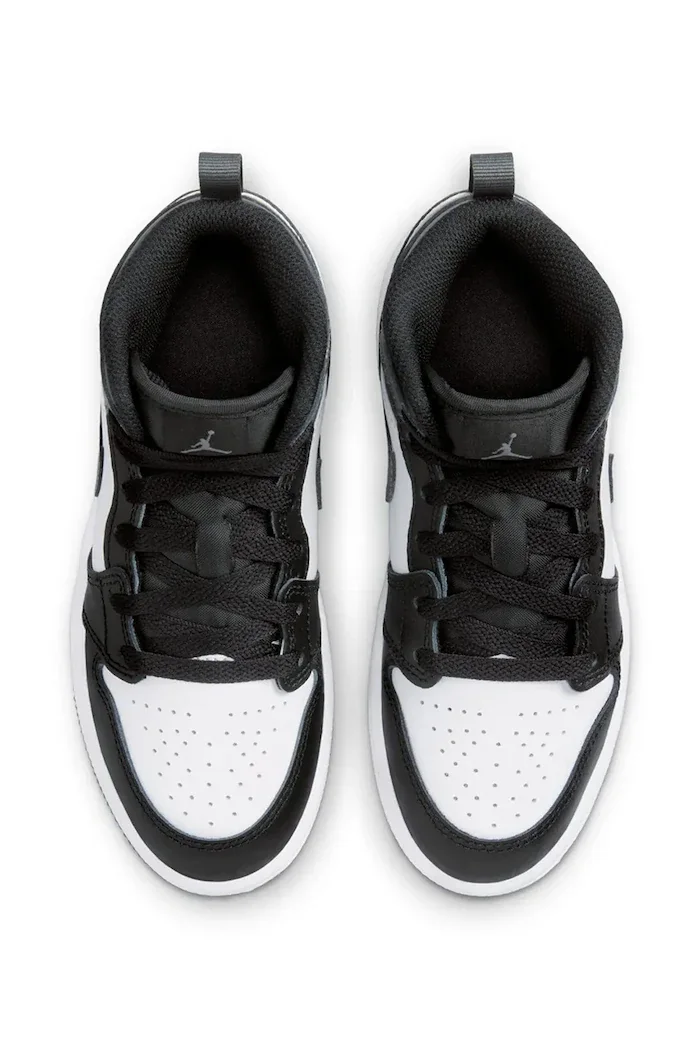 Jordan 1 Mid маратонки за деца от кожа черни DQ8424