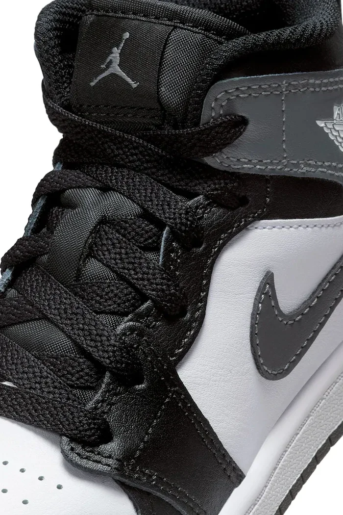 Jordan 1 Mid маратонки за деца от кожа черни DQ8424