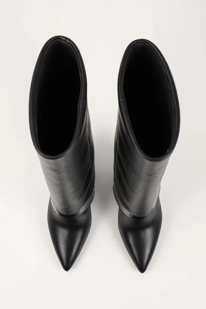 Karl Lagerfeld Кожени ботуши DEBUTANTE в черно с тънък ток KL32081