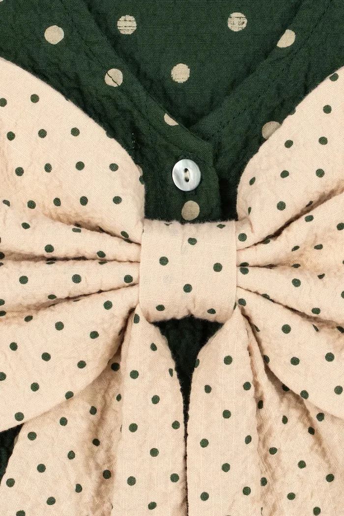 Konges Sløjd блуза за деца от памук с еластан ELIN BOW BLOUSE GOTS зелена с точки KS105976