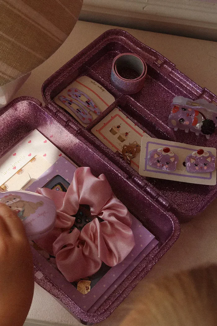 Konges Sløjd Комплект за игра за деца GLAM ME UP SUITCASE виолетов KS105404