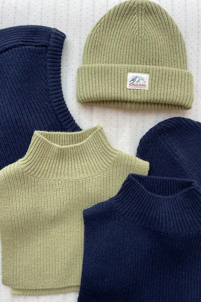 Konges Sløjd кръгъл шал за деца от вълна BASIL NECKWARMER тъмносин KS105697