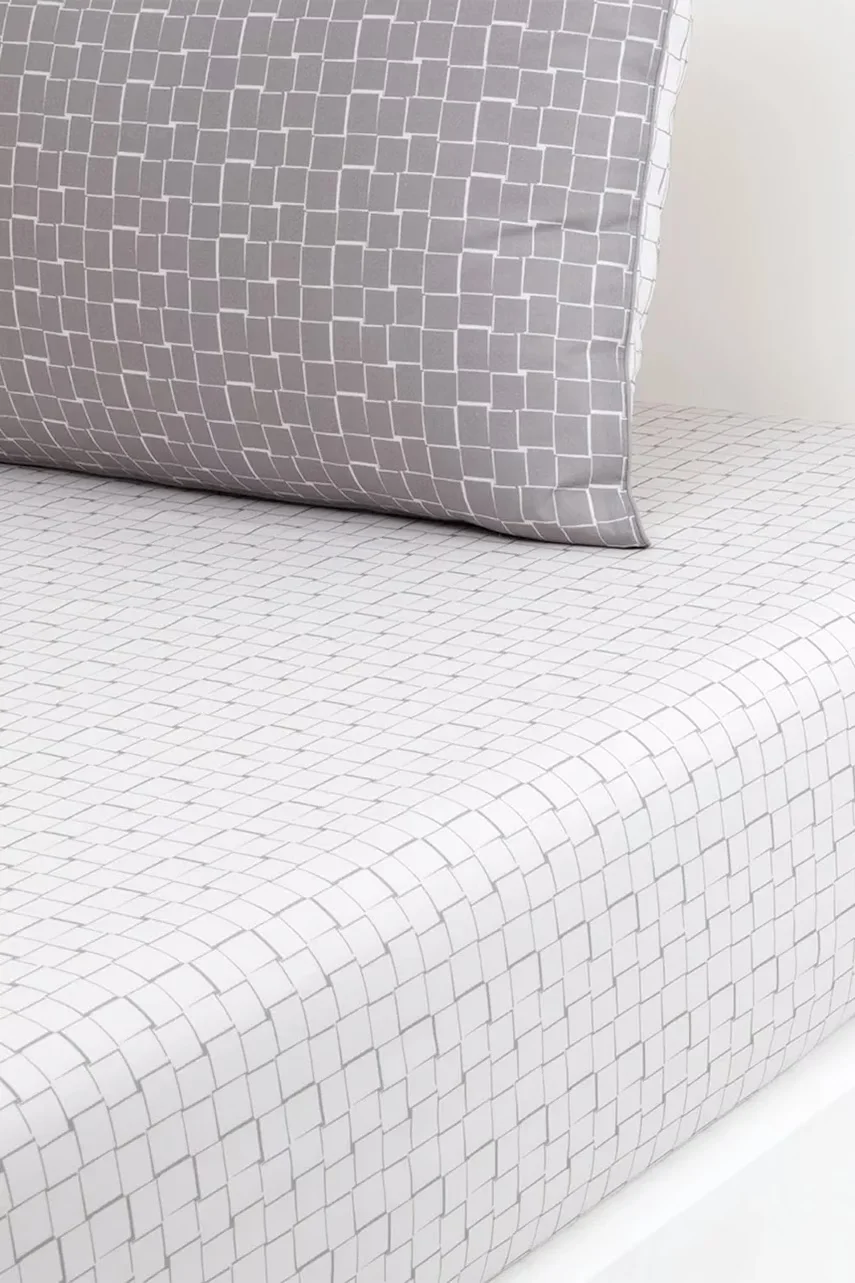Lacoste Памучен чаршаф с ластик L BLOCK Greige 140 x 200 cm