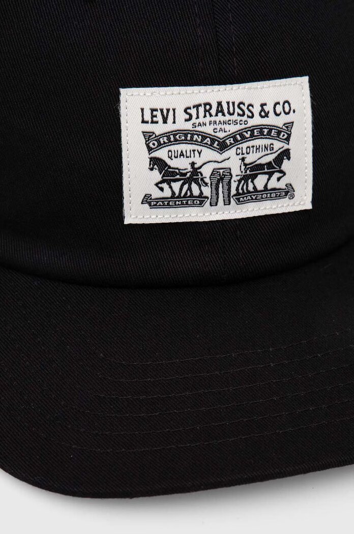 Levi's Памучна шапка с козирка в черно с апликация 000A9-0000