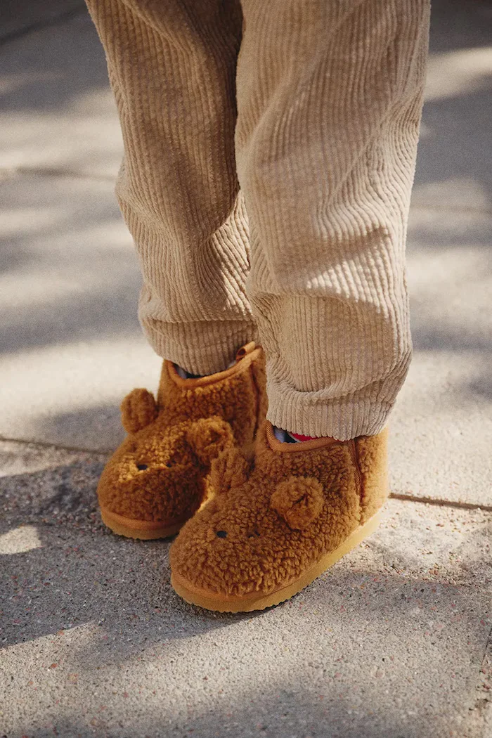 Liewood пантофи за деца Alban Bear Pile Boot Slipper кафяви LW21433