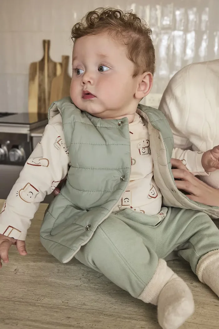 Mayoral Newborn елек за бебе син 2368