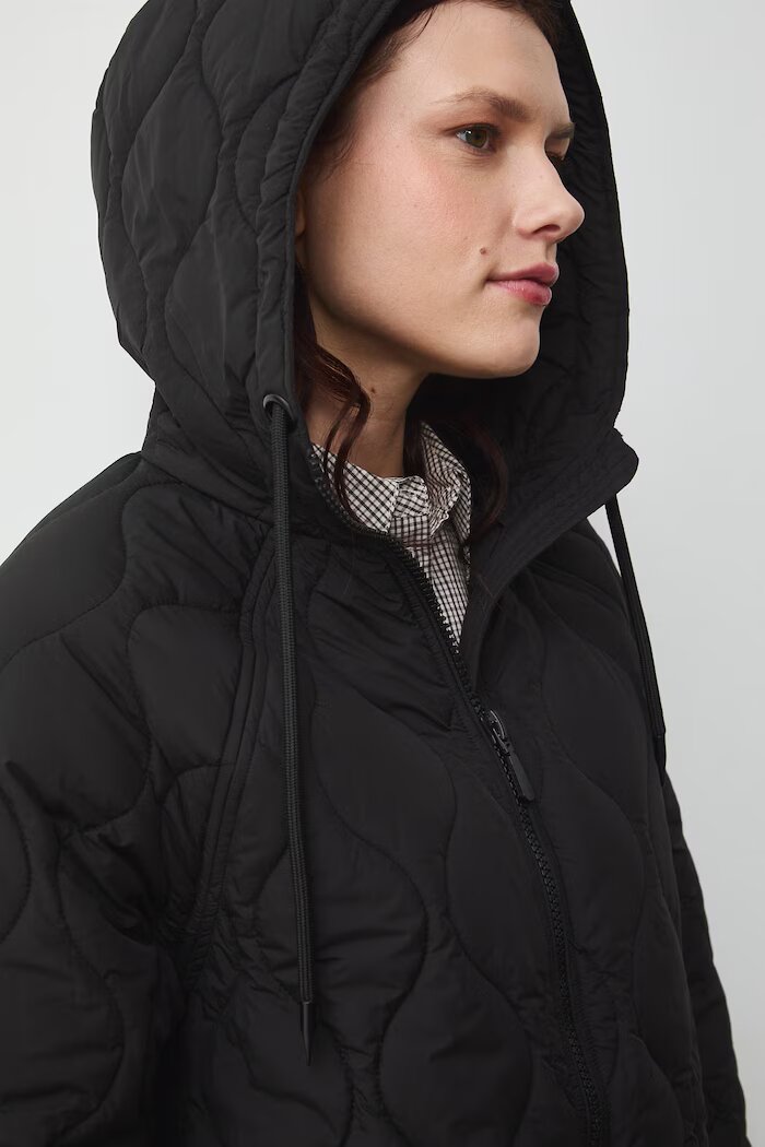 Medicine капитонирана женска черна
