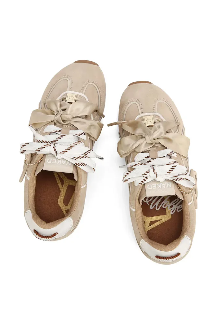 Naked Wolfe Велурени маратонки Adored в бежово Adored Off White Suede