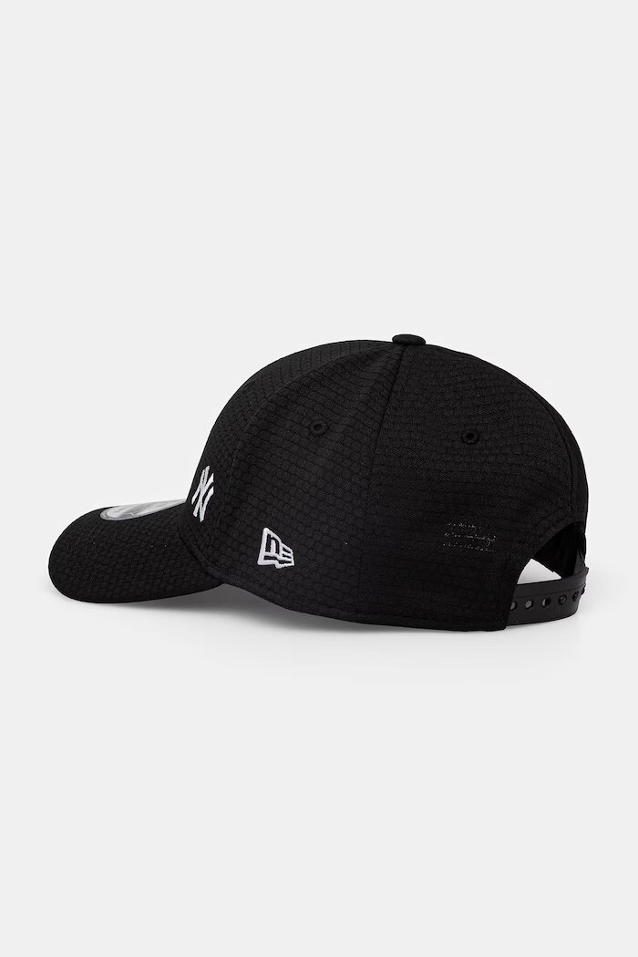 New Era Шапка с козирка FLAWLESS MESH 9FORTY® в черно 60691115
