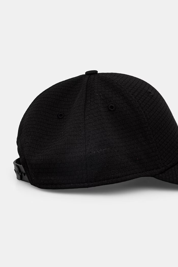 New Era Шапка с козирка FLAWLESS MESH 9FORTY® в черно 60691115