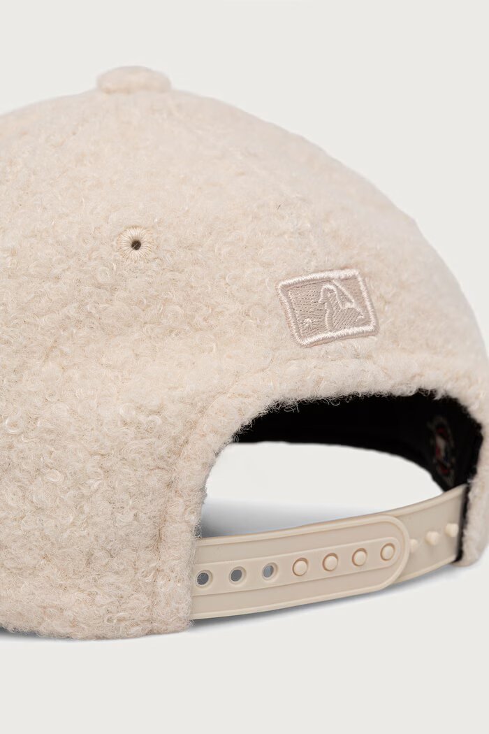 New Era шапка с козирка WINTER BORG 9FORTY® MC бежова 60915791