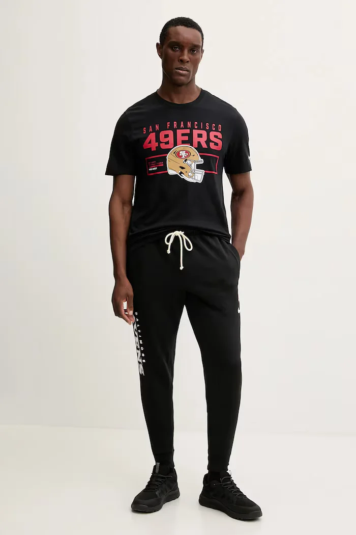 Nike Памучна тениска SS Helmet Essential Tee в черно с принт N199-00A-9B-LQC