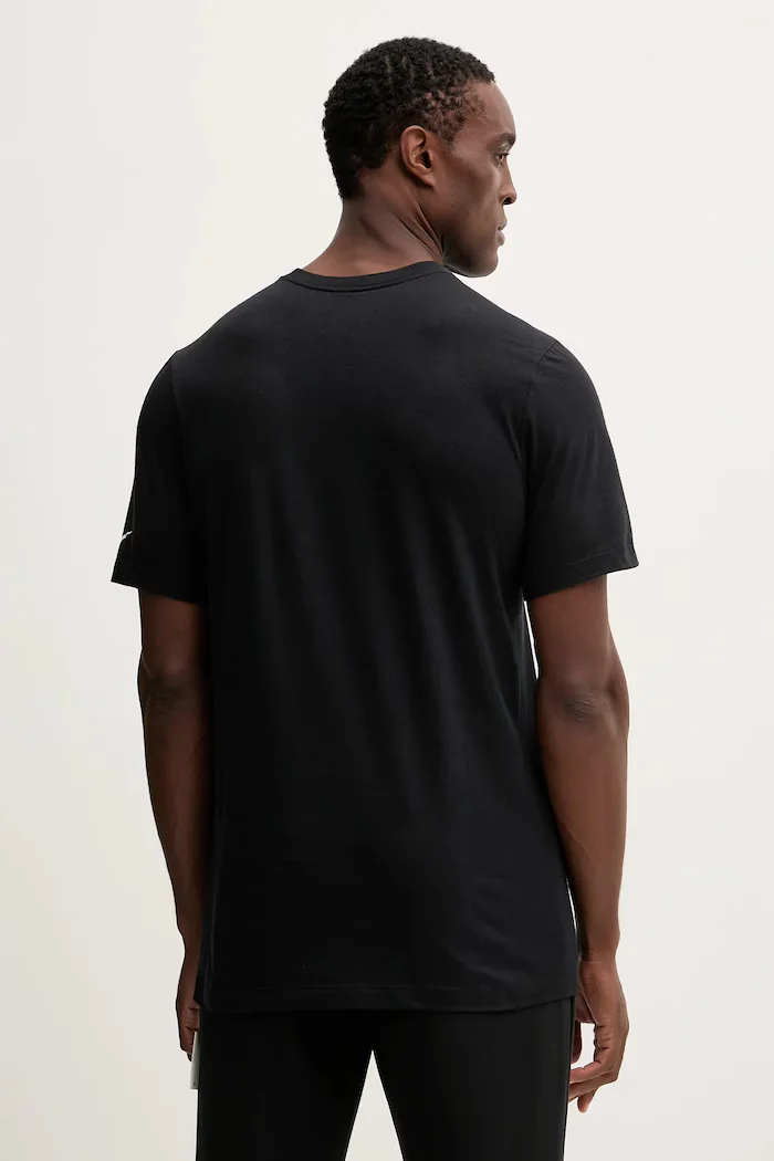 Nike Памучна тениска SS Helmet Essential Tee в черно с принт N199-00A-9B-LQC