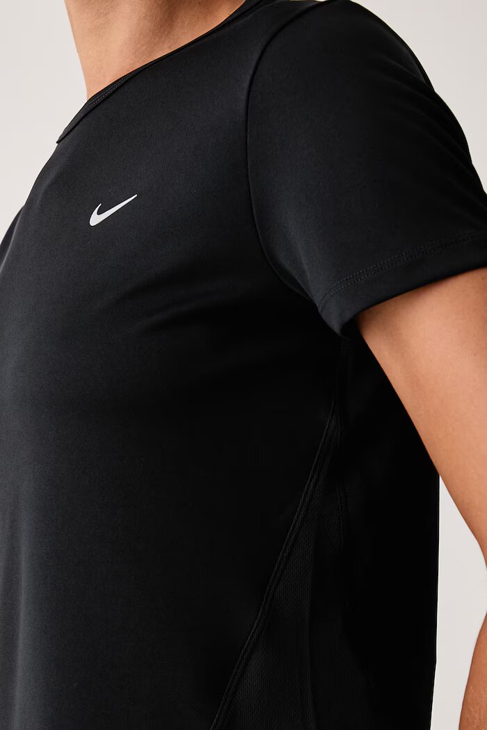 Nike спортна тениска дамска Tempo Dri-FIT черна HQ0648.010