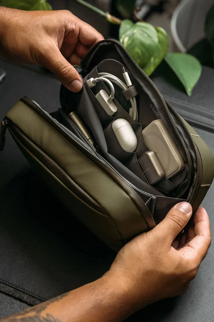Orbitkey 2в1 органайзер за пътуване Tech Pouch 23 x 14 x 8 cm в зелено