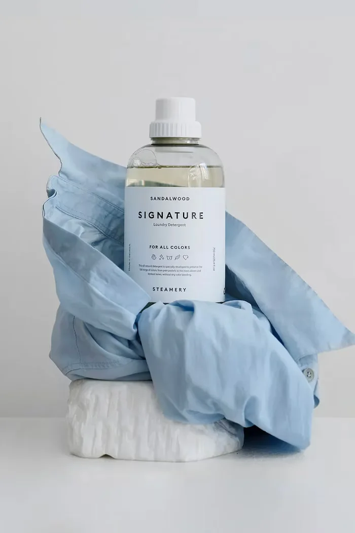 Steamery Течност за пране на тъкани Signature Laundry Detergent в бяло