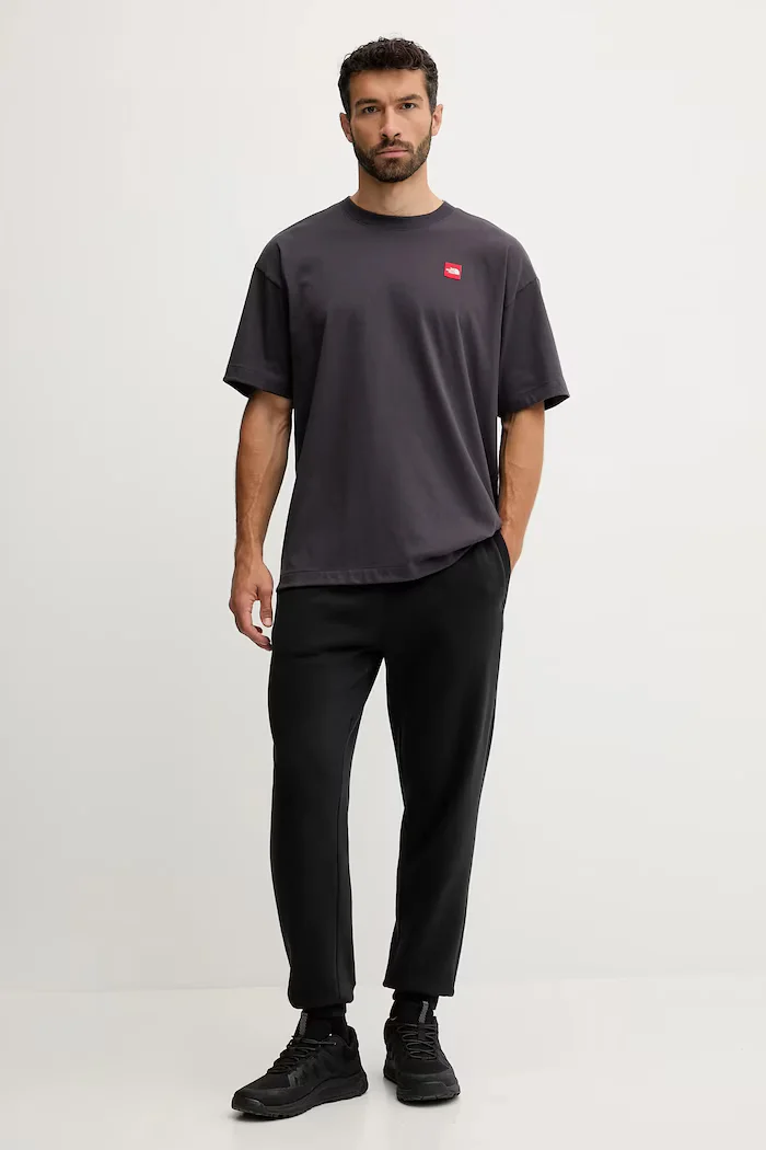 The North Face Памучна тениска Redbox в сиво с апликация NF0A8EG50SA1