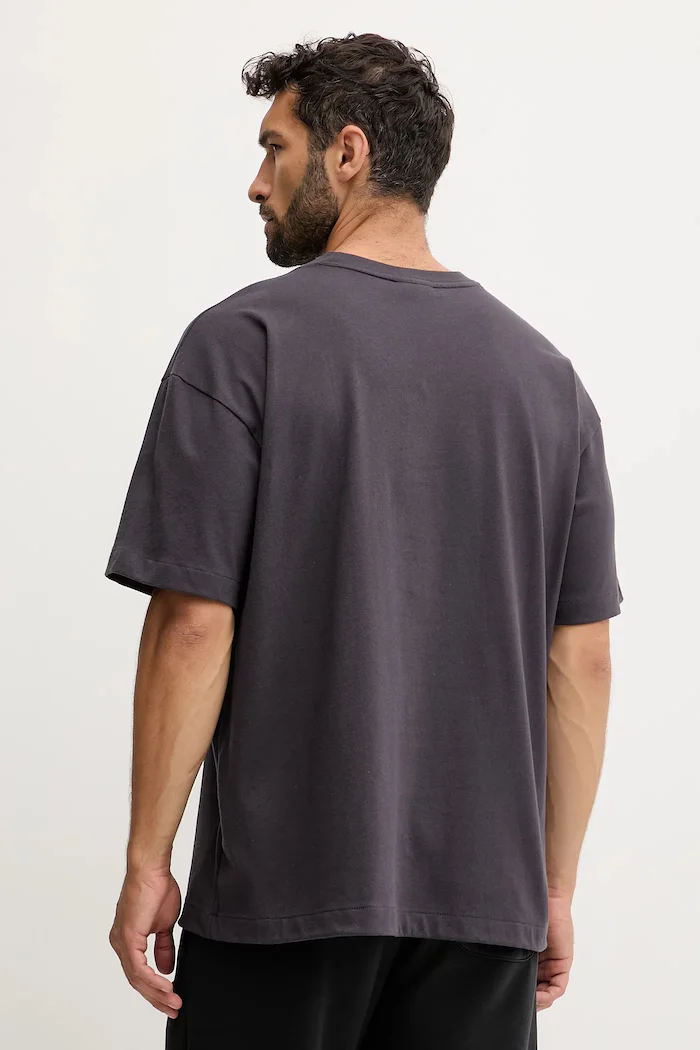 The North Face Памучна тениска Redbox в сиво с апликация NF0A8EG50SA1